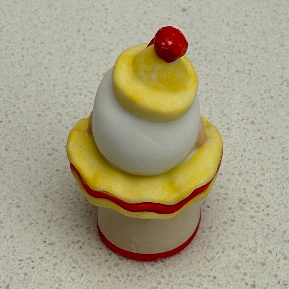 Vintage Enesco Clown Ceramic Thimble Red and Yellow 1987 1980s 80s Retro - Picture 5 of 10